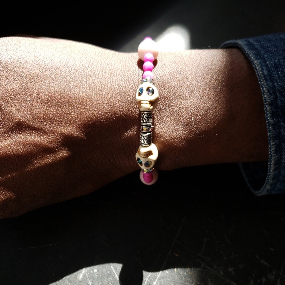 (SOLD)HANDMADE one of a kind skull beaded bracelet